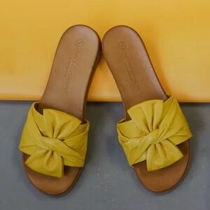 Yellow Leather Unity in Diversity Bow Slide Sandals Size 38
